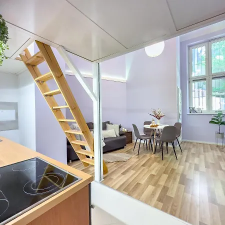 Przy Rynku Dluga 23 *